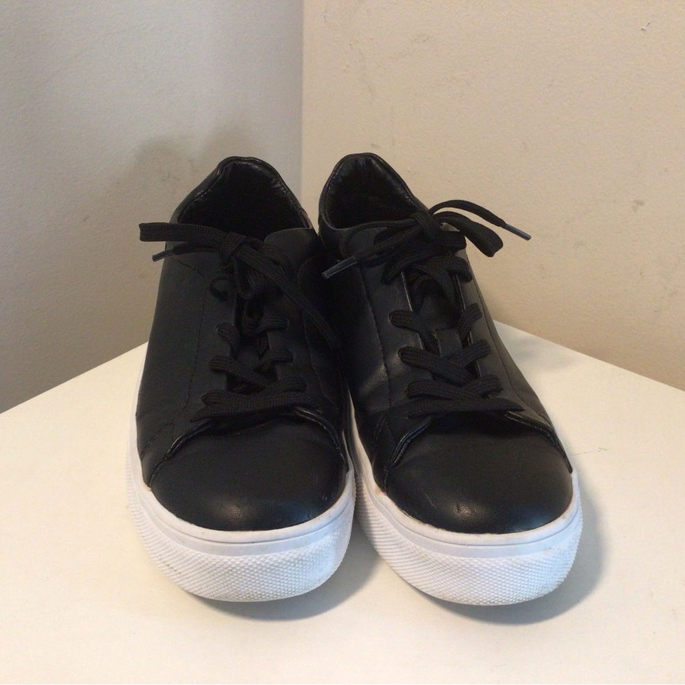 Madden Girl Kitten Lace-Up Sneakers- Women’s 7